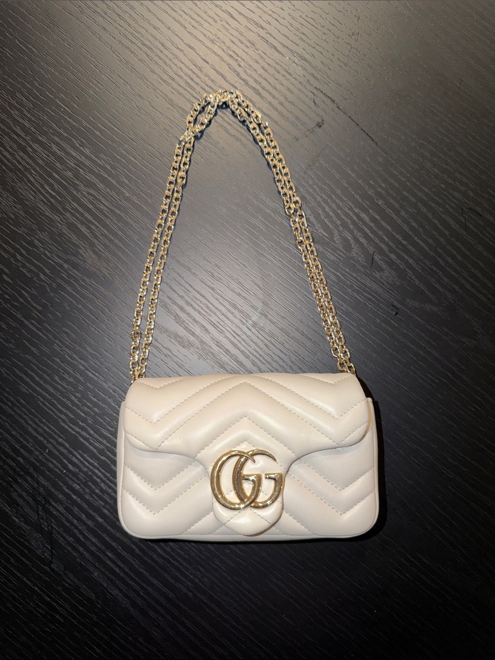 Gucci Matelassé Mini cross body Bag in Ivory with champagne Hardware. AUTHENTIC.
